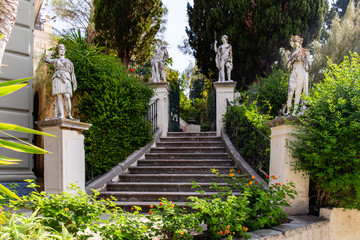 Treppenaufgang Achilleion auf Korfu in Griechenland