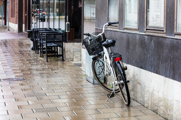 Fototapeta na wymiar bike on a rainy day in city