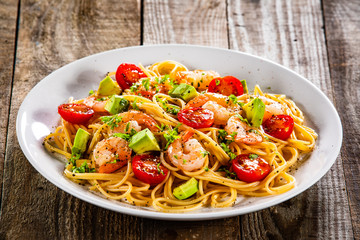 Pasta with shrimps and vegetables