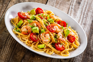Pasta with shrimps and vegetables