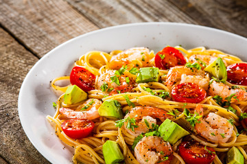 Pasta with shrimps and vegetables