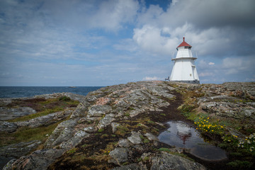 Fototapeta na wymiar Leuchtturm in den Schären der Westküste, Schweden