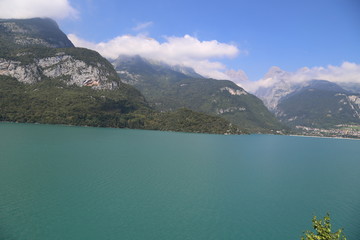 Fototapeta na wymiar Lago di Molveno - Dolomiti - il più grande dei laghi alpini