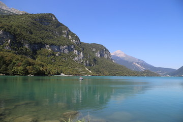 Fototapeta na wymiar Lago di Molveno - Dolomiti - il più grande dei laghi alpini