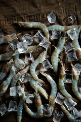 Raw skinned shrimps with ice 
