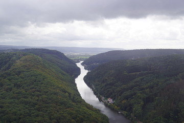 Die Saarschleife vom Aussichtspunkt Cloef im Mettlacher Ortsteil Orscholz im Saarland