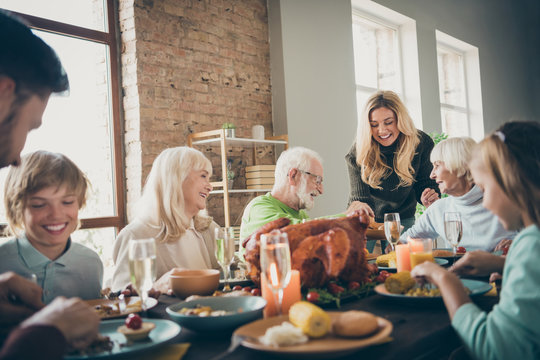 Photo Of Big Full Family Reunion Gathering Sit Feast Dishes Dinner Table Young Wife Giving Old Parents Fresh Bakery Multi-generation In Evening Living Room Indoors