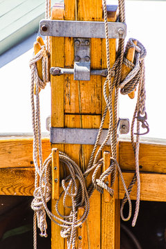 Details klassischer Yachten Mastbeschl&auml;ge