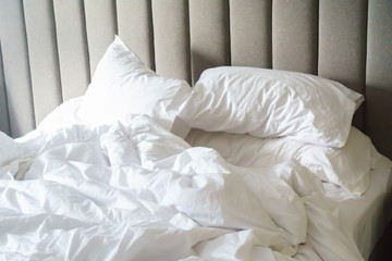 Fototapeta na wymiar pillows white on bed
