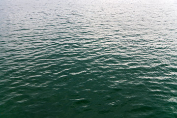 Wasseroberfläche Bodensee Reflexion grün Weite unendlich Schwäbisches Meer Natur Alpen H2O Wellen Spiegelung Friedrichshafen Südddeutschland Hintergrund Fond Struktur