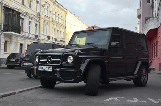Mercedes Suv Photos Royalty Free Images Graphics Vectors Videos Adobe Stock