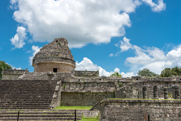 Fototapeta na wymiar Mayan Observatory in Chicken Izta, Mexico