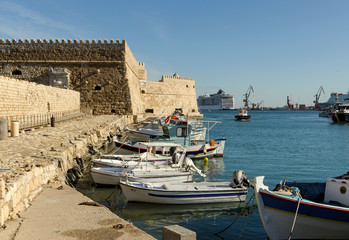 Fototapeta na wymiar Fortress and boats in the morning (Greece, Crete)