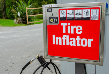 Gas station tire inflator machine