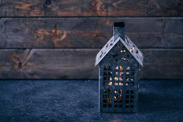 Metal tiny Halloween toy house with the light inside