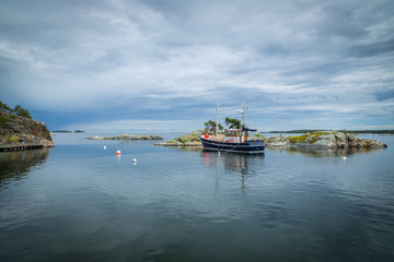 Fischerboot in den Schären, Schweden