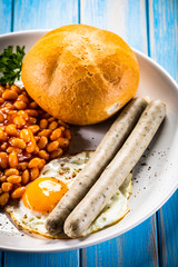English breakfast - toast, egg, sausages and vegetables