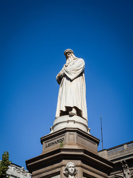 Statue of Leonardo da Vinci in Milan, Italy
