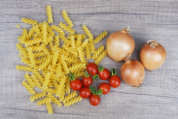 Zutaten für Nudeln mit Tomatensauce