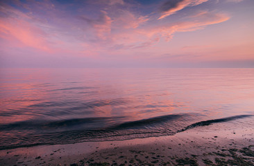 Fototapeta na wymiar Sonnenaufgang am Meer 4