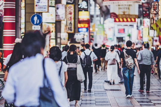大阪・街・歩く人々