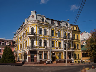 Naklejka premium Altes Haus in der Altstadt von Podil, einem Stadtteil von Kiew in der Ukraine 