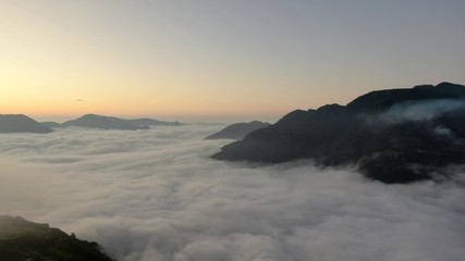 Obraz premium MOUNTAIN SUNSET