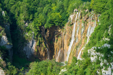 Fototapeta na wymiar Scenic view of the Veliki Slap, the Great Waterfall, rushing down the rock face at the Plitvice Lakes National Park in Croatia