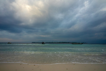 Fototapeta na wymiar ominous clouds at beach