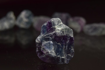  Gemstone is a gemstone that has not yet been divided There are many types, many colors, rare and expensive for making ornaments.