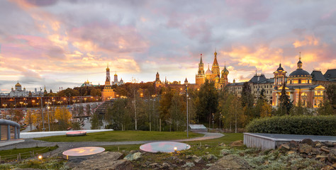 Obraz premium Panorama of the Moscow Kremlin and the Cathedral of Christ the Savior. The view from the Park Zaryadye