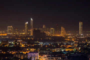 Fototapeta premium widok na miasto Pattaya w nocy