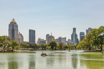 Obraz premium architektura i park bangkok po południu