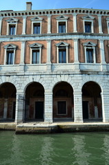 Fototapeta na wymiar Altbau in Venedig