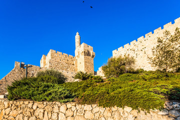  Monumental walls