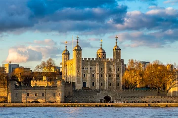 Tower of London bei Sonnenuntergang, England, berühmter Ort, internationales Wahrzeichen © daliu