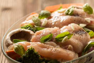 Chicken with vegetables and basil