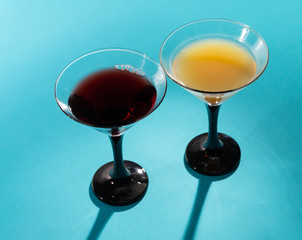 Glasses with fruit drinks on a turquoise .