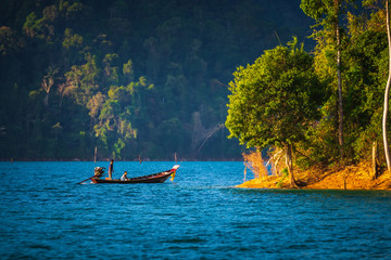 Fototapeta na wymiar Long tail boat travel at Ratchaprapha Dam, Guilin, Thailand