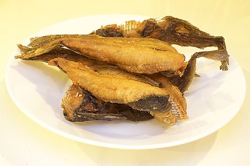 a plate of fried catfish, a typical thai food