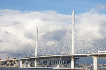 Obraz premium Cable-stayed bridge over a large river on a sunny day