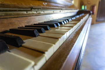 Piano antiguo