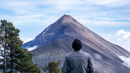 Hiker looking at Fire volcano in Guatemala © Elsa Fraga