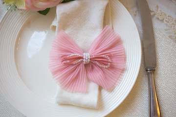 romantic table setting for a wedding