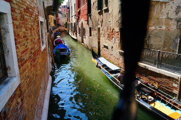 Fototapeta na wymiar gondola and canal in venice