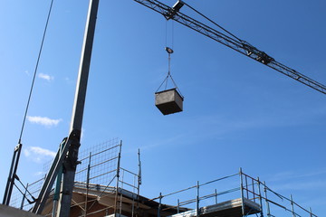 Cantiere edile - gru e ponteggio