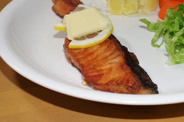 サーモンのムニエル