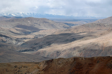 Fototapeta na wymiar High mountainous landscape. View at Satlej river and Himalayas. Tibetan Plateau, Tibet, China, Asia.