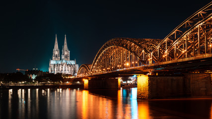 Fototapeta premium Kölner Dom bei Nacht