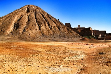 Sediments, rock formations and mineral streaks in an old abandoned quarry